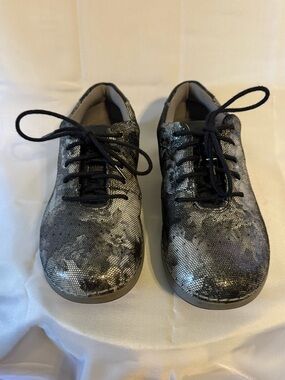 Algeria Metallic Black Lace-Up Women’s Sneakers